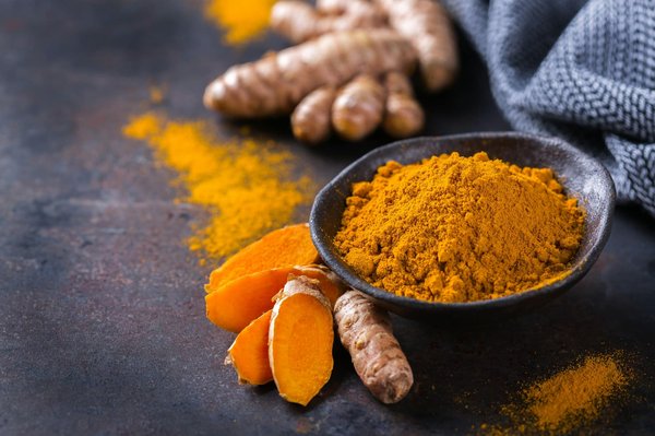Comment utiliser le curcuma pour un teint lumineux et sans imperfections?