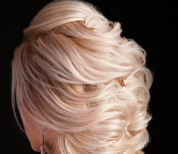 Comment choisir la coupe de cheveu idéale pour une forme de visage carré?